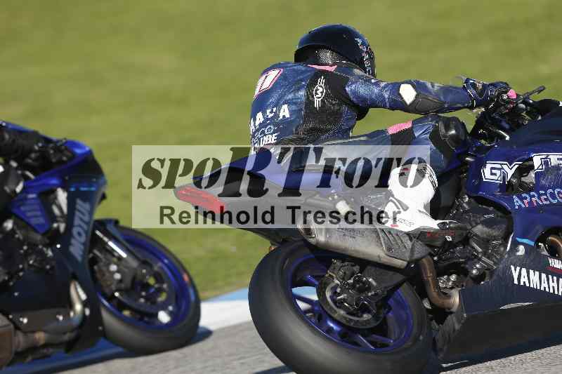 /Archiv-2025/02 28.-31.01.2025 Moto Center Thun Jerez/gruen-green/backside